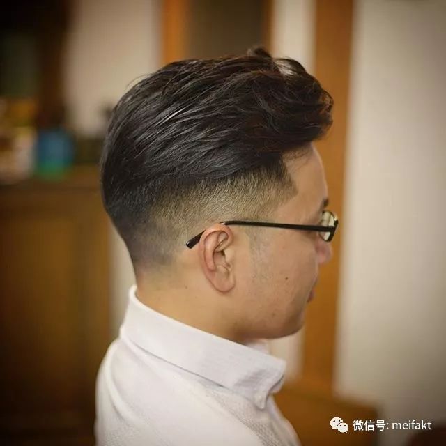 最新中年男士發(fā)型,最新中年男士發(fā)型，科技重塑魅力，引領(lǐng)潮流新風(fēng)尚