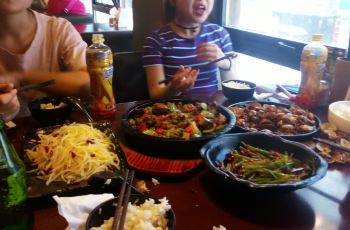 最新石鍋菜主題餐廳，勵(lì)志美食盛宴，融合自信、成就與味蕾享受